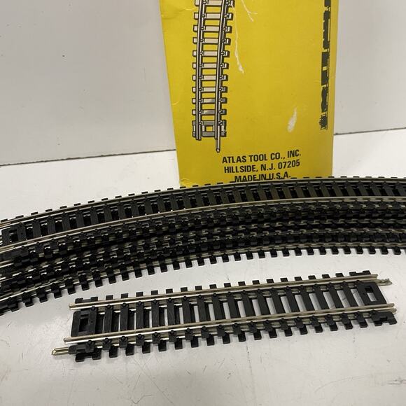 ATLAS 821 HO Scale 9 pieces 7 Curve & 2 Straight Track Sections NICKEL SILVER - Picture 2 of 4
